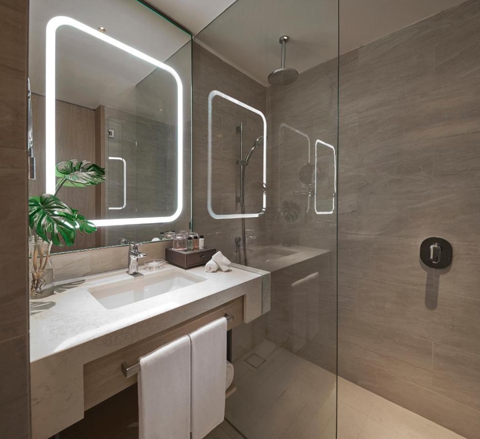 Отель Amari Spice Penang Байан-Лепас Экстерьер фото Bathroom
