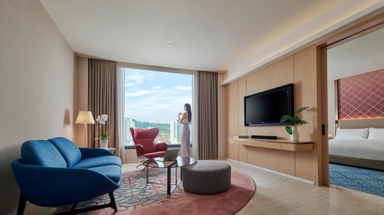 Отель Amari Spice Penang Байан-Лепас Экстерьер фото A suite at the hotel