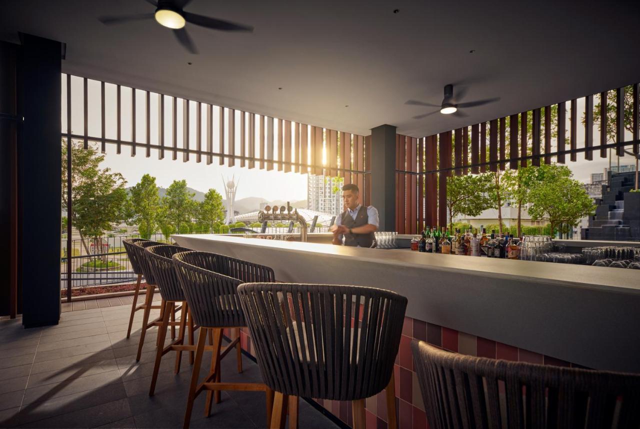 Отель Amari Spice Penang Байан-Лепас Экстерьер фото The Sky Bar